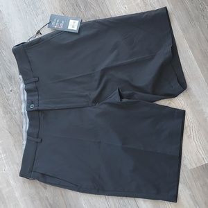 Walter Hagen flat front shorts black  size 38 nwt